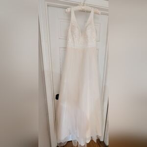 Simple and Classic Wedding Dress